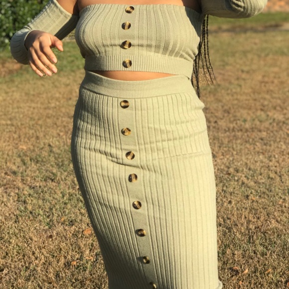 Two piece set. Skirt and crop - Picture 1 of 2